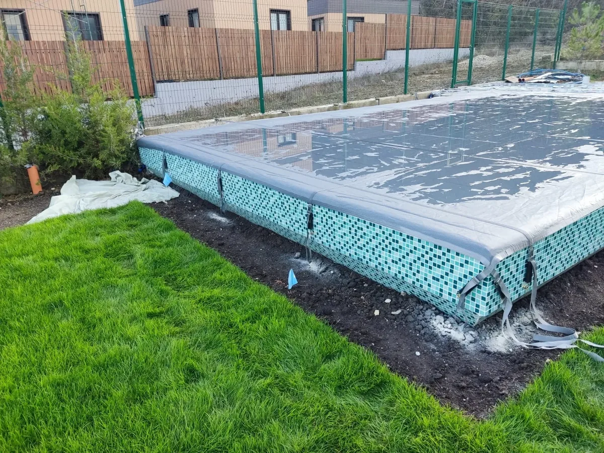 Батутное покрывало на бассейне в Королёве